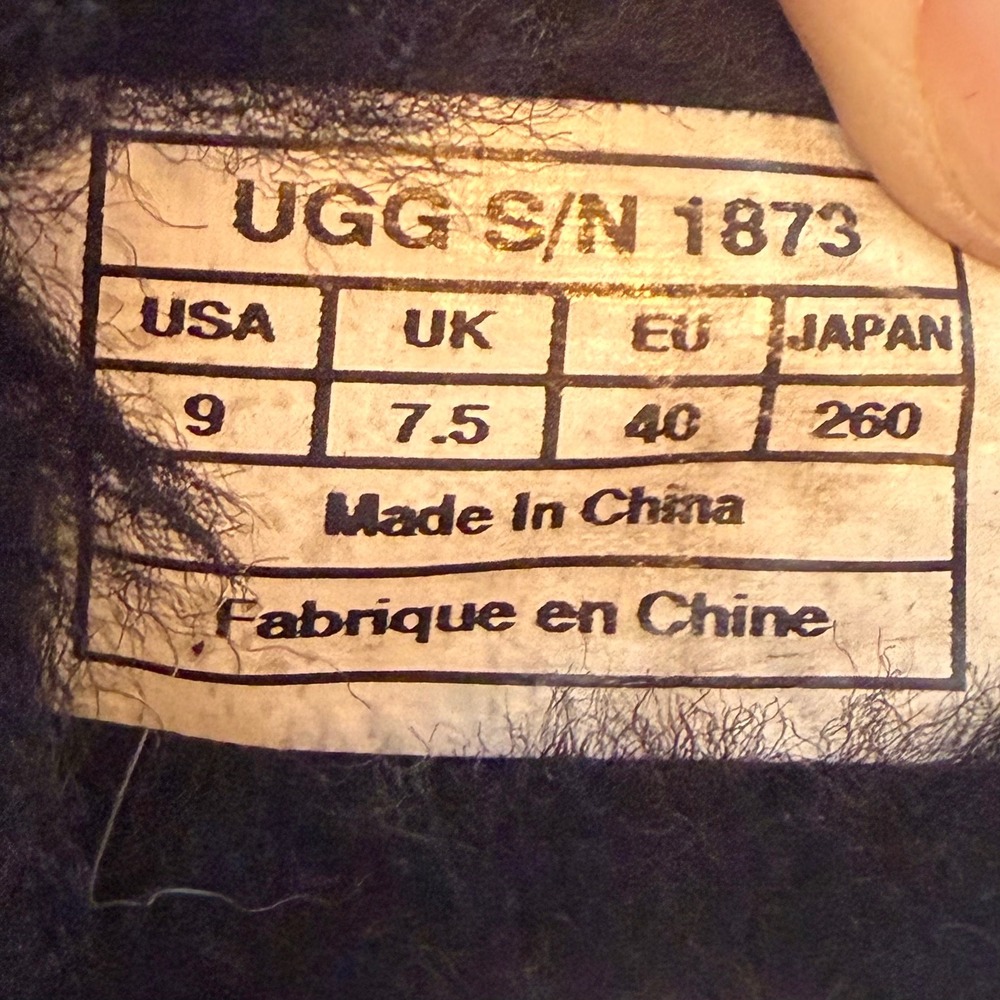 UGG Australia Bailey Button Triplet Black Sheepskin Boots 1873 Womens 9 - Picture 5 of 8